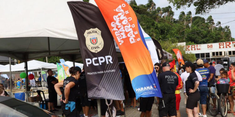 Cães, carros e equipamentos: exposições das polícias chamam atenção de turistas no Litoral