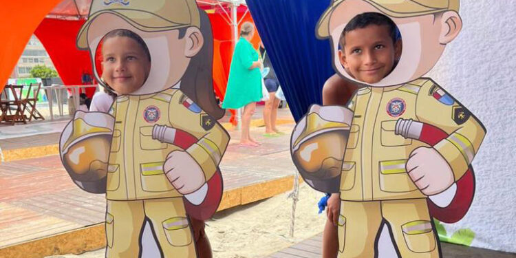 Cães, carros e equipamentos: exposições das polícias chamam atenção de turistas no Litoral