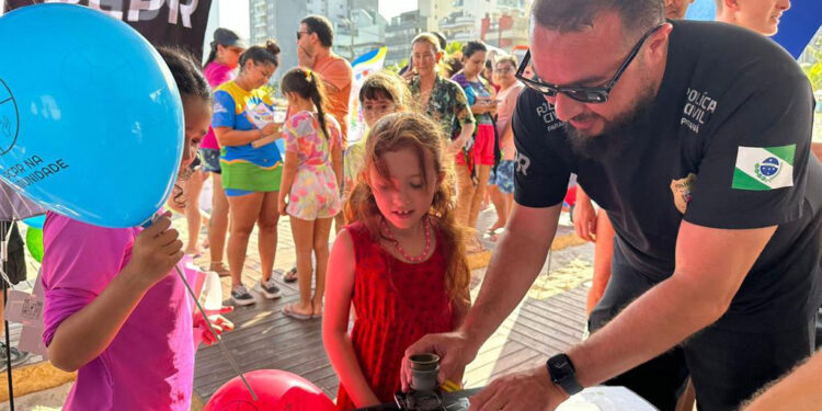 Cães, carros e equipamentos: exposições das polícias chamam atenção de turistas no Litoral