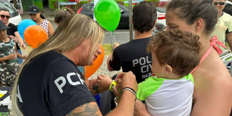 Cães, carros e equipamentos: exposições das polícias chamam atenção de turistas no Litoral