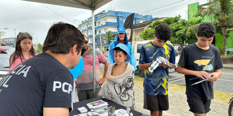 Cães, carros e equipamentos: exposições das polícias chamam atenção de turistas no Litoral