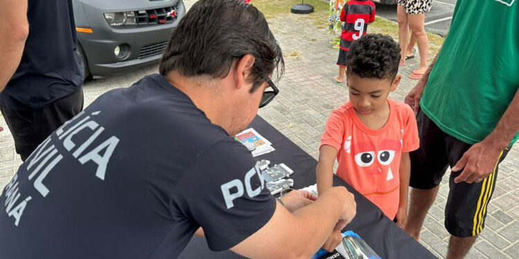Cães, carros e equipamentos: exposições das polícias chamam atenção de turistas no Litoral