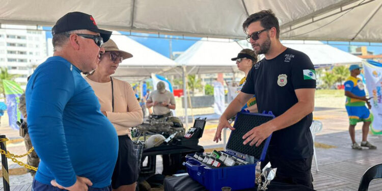 Cães, carros e equipamentos: exposições das polícias chamam atenção de turistas no Litoral