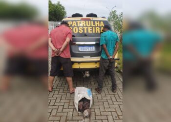 Dupla é flagrada por guarnições da Patrulha Costeira furtando peças de veículos recolhidos no pátio da Delegacia Cidadã