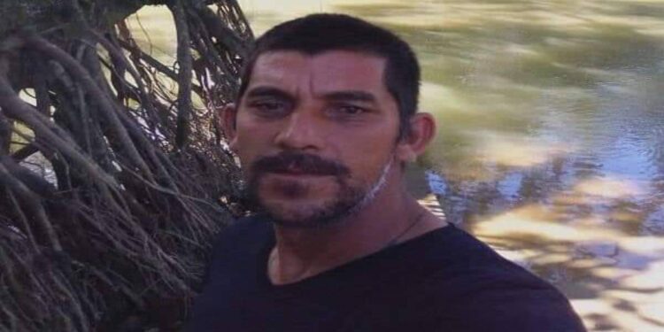 Homem é assassinado a tiros em Ilha de Guaraqueçaba