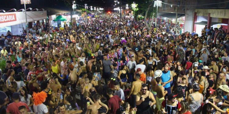 Carnaval em Pontal do Paraná 2024: Quatro noites de festividades em cinco balneários