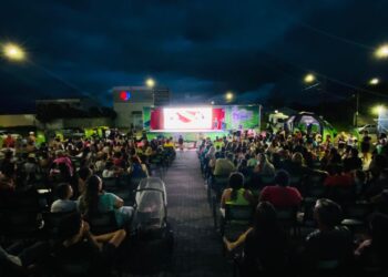 Em Guaratuba mais de 700 pessoas na 1.ª noite de filmes gratuitos do Cinema na Praça
