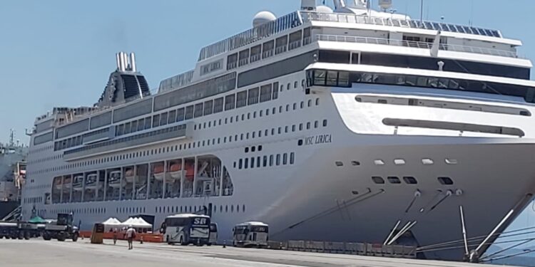 Passageiro de navio de cruzeiro atracado no Porto de Paranaguá morre após sofrer mal súbito
