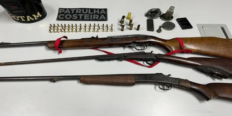 Ação integrada da PMPR apreende três armas em Paranaguá