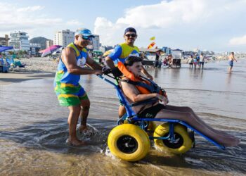 Com 763 usuários, cadeiras anfíbias do Litoral batem recorde de atendimentos