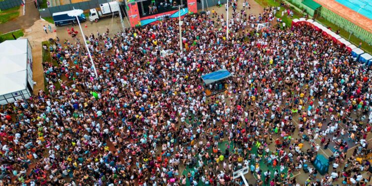 Carnaval deve reunir mais de 1 milhão de foliões nas ruas e incrementar turismo do Paraná