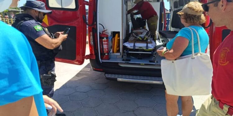 Patrulha Marítima auxilia no atendimento de mulher que caiu na Gruta das Encantadas na Ilha do Mel