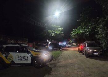 Rapaz alvejado por disparos de arma de fogo é encaminhado pelo SAMU para a emergência do Hospital Regional do Litoral