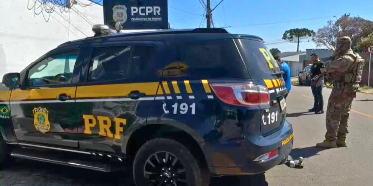 Polícia Rodoviária Federal e Polícia Civil prendem quatro suspeitos de envolvimento com o roubo de cargas na RMC