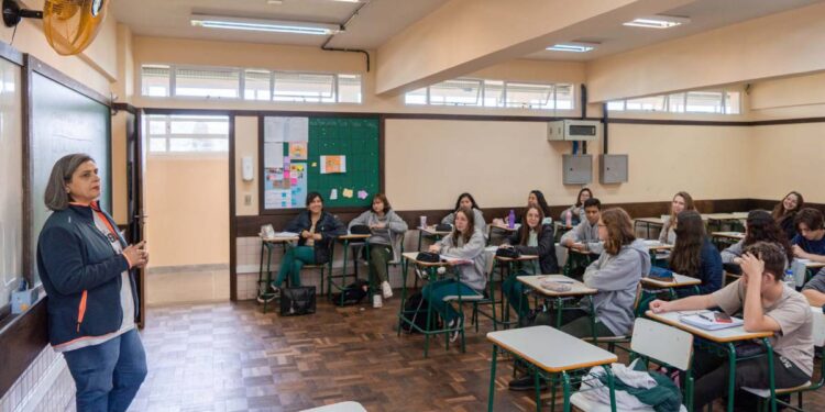 Professores da rede estadual têm mais de 90% de aprovação entre pais e estudantes