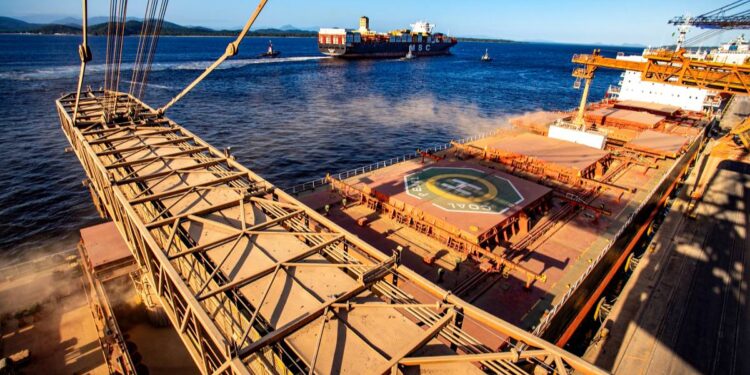 Com 37,5% das exportações, Porto de Paranaguá lidera movimentação do complexo soja