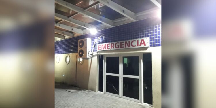 Caminhoneiro fica gravemente ferido após tombamento na BR-277