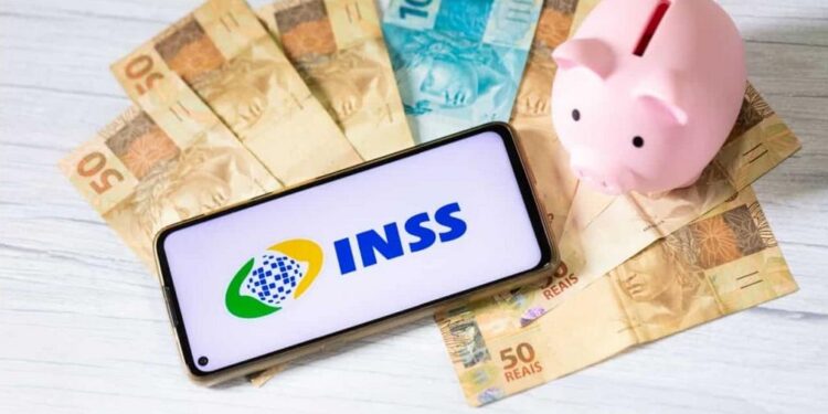 [VIDEO] Primeira parcela do 13.º salário começa a ser paga hoje para os aposentados e pensionistas do INSS