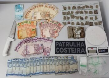 Patrulha Costeira flagra indivíduo comercializando drogas na janela de casa na Vila do Povo