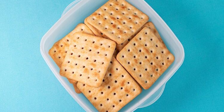 Por que as bolachas de água e sal têm furinhos?