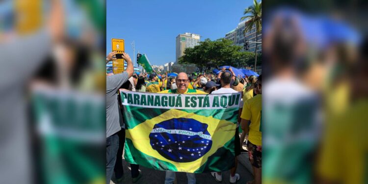[VIDEO] Arnaldo Maranhão, pré-candidato a prefeito de Paranaguá participa de ato pró-Bolsonaro