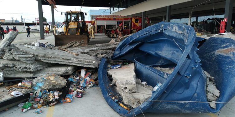 [VÍDEO] PCPR aguarda laudos da perícia sobre desabamento de teto de supermercado em Pontal do Paraná