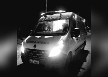 Homem é esfaqueado enquanto caminhava por avenida de Matinhos