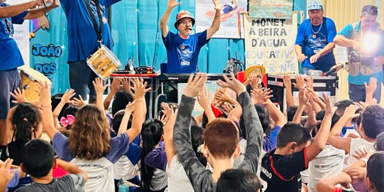 Monet em 3D: programa educativo itinerante levou obras do artista às escolas públicas de Paranaguá