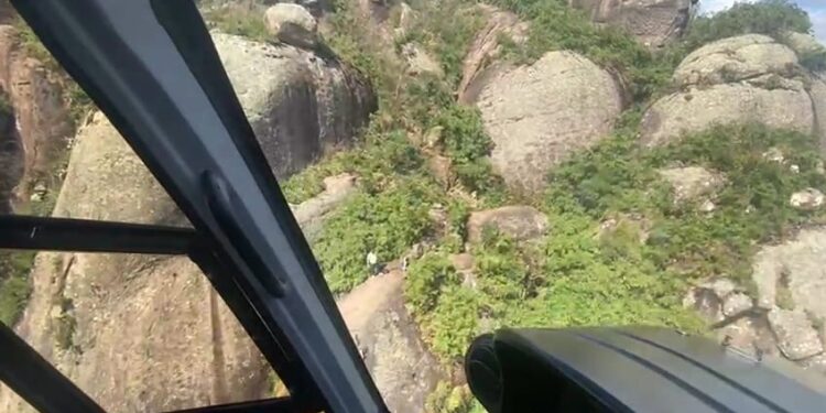 BPMOA resgata homem no alto do Morro do Canal