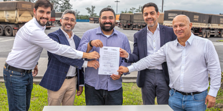 [VIDEO]Portos do Paraná e de Santos assinam carta de intenções para expandir acordos de cooperação técnica