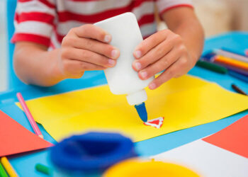 Você sabe qual é o motivo pelo qual as colas não endurecem dentro da embalagem?