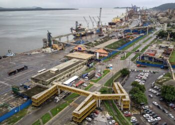 Cerca de 1,5 mil trabalhadores portuários participam do Abril Verde da Portos do Paraná