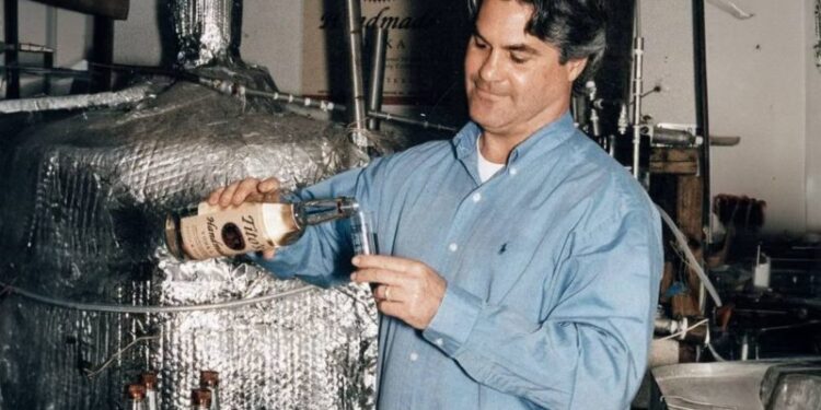 A história do bilionário da vodka iniciou com 19 cartões de crédito