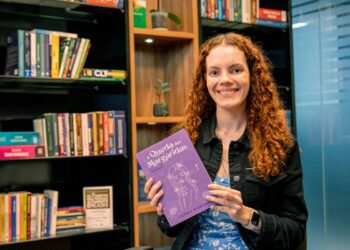 Estagiária da Portos do Paraná, estudante de Direito lança primeiro romance