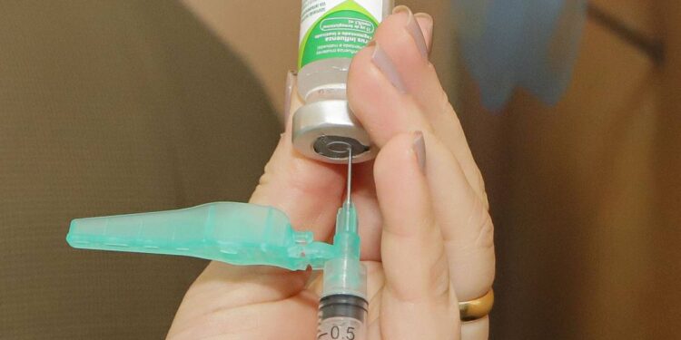 Com a chegada do frio, Saúde esclarece dúvidas sobre a gripe e importância da vacinação