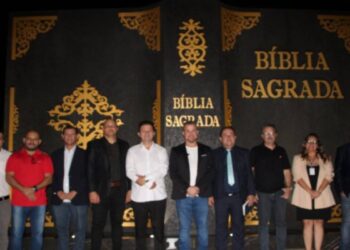 Monumento em homenagem a bíblia é inaugurado em Paranaguá