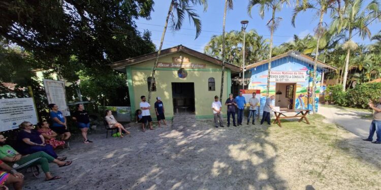 Estado dá início à reestruturação de praças e centro receptivo de turistas na Ilha do Mel