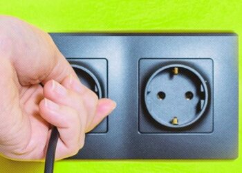 Devo tirar eletrodomésticos da tomada quando não estou usando?