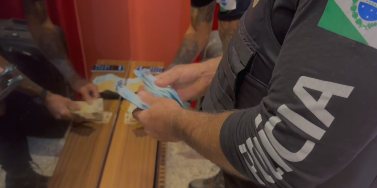 [VÍDEO] PCPR deflagra operação contra associação criminosa envolvida em jogos de azar online