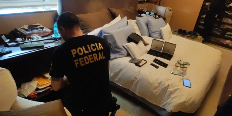 [VÍDEO] PF deflagra operação Serendipitia envolvendo contratos públicos no âmbito dos Portos do Paraná