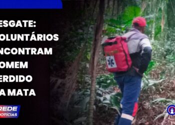 [VÍDEO] Homem perdido na mata é encontrado debilitado por voluntários