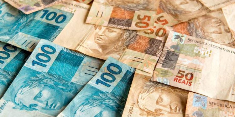 INSS começa a pagar 13º antecipado a quem recebe acima do mínimo