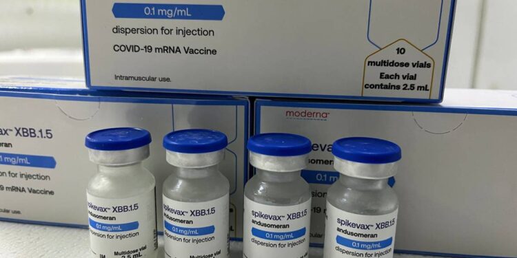 Paraná recebe primeiro lote da vacina atualizada da Covid-19