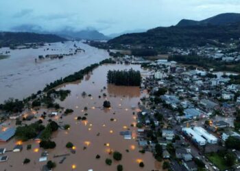 Cheia do Rio Taquari no Rio Grande do Sul — Foto: Diego Vara/Reuters