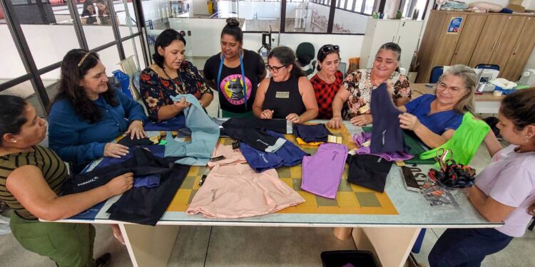 Curso gratuito de Corte e Costura da Portos do Paraná segue até agosto