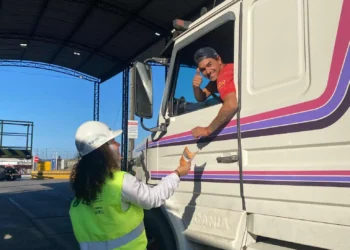 TCP realiza campanha de segurança no trânsito para caminhoneiros