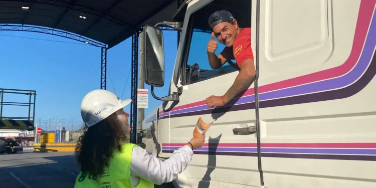 TCP realiza campanha de segurança no trânsito para caminhoneiros