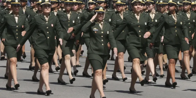 Governo discute estrutura e campanha para alistamento feminino em 2025