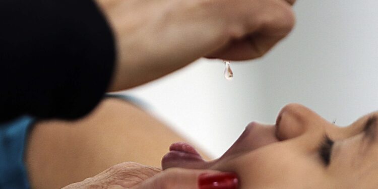 Dia D da vacinação contra a poliomielite será neste sábado em todo Paraná