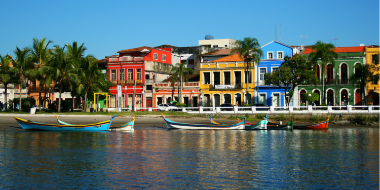 [VÍDEO] Motociclista morre após colidir lateralmente com uma picape na BR-277